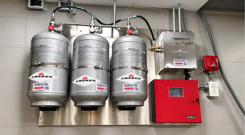 Sistema de extinción contra incendios instalado en una cocina industrial